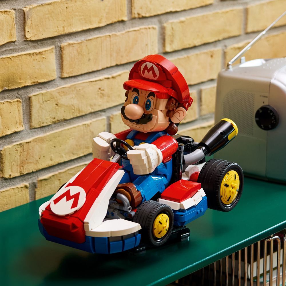 LEGO Super Mario: Mario Kart™ – Mario & Standard Kart
